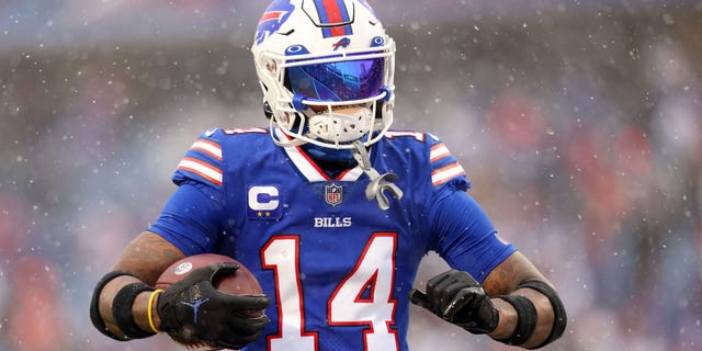 Stefon Diggs #14 of the Buffalo Bills warms up prior to the AFC Divisional Playoff game against the Cincinnati Bengals at Highmark Stadium on January 22, 2023 in Orchard Park, New York.