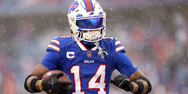 Stefon Diggs #14 of the Buffalo Bills warms up before the AFC Divisional Playoff game against the Cincinnati Bengals at Highmark Stadium on January 22, 2023 in Orchard Park, New York.