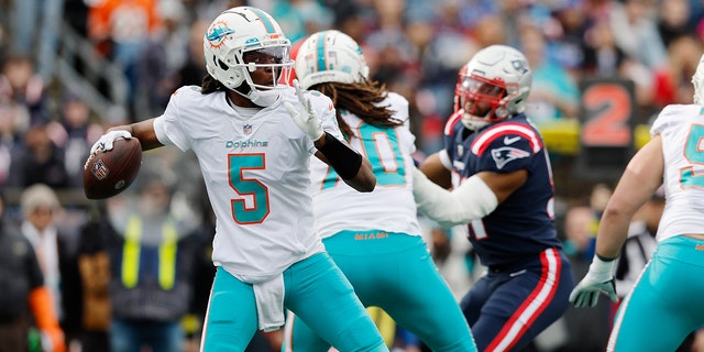 Miami Dolphins quarterback Teddy Bridgewater sets to pass against the New England Patriots, Sunday, Jan. 1, 2023, in Foxborough, Massachusetts.