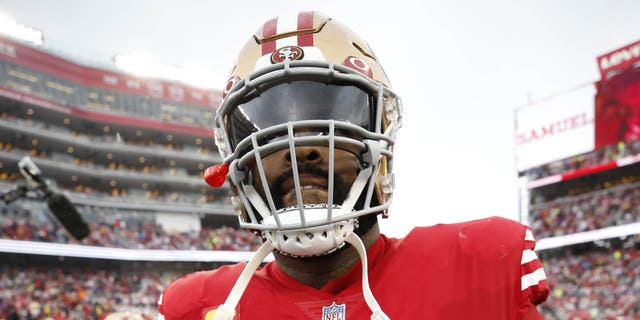 49ers' Trent Williams Ejected After Slamming Eagles Player In Scuffle ...