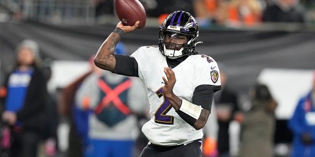 Baltimore Ravens quarterback Tyler Huntley throws in the first half of an NFL Wild Card playoff football game against the Cincinnati Bengals in Cincinnati, Sunday, January 15, 2023. 