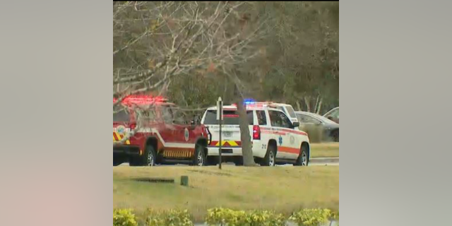 La policía de Florida dice que una mujer le disparó a su esposo con una enfermedad terminal mientras estaba en un hospital el sábado.