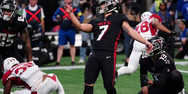 Atlanta Falcons placekicker Younghoe Koo of South Korea (7) kicks the game-winning field goal against the Arizona Cardinals during the second half of an NFL football game, Sunday, May 1. January 2023, in Atlanta.
