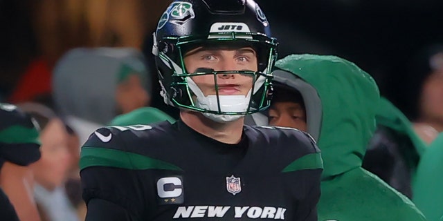 New York Jets quarterback Zach Wilson on the sidelines during a Jacksonville Jaguars game on December 22, 2022 at MetLife Stadium. 