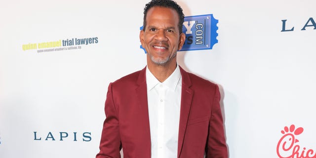 Andre Reed llega a la 22ª Gala Anual de la Fundación Harold & Carole Pump en The Beverly Hilton el 19 de agosto de 2022 en Beverly Hills, California.