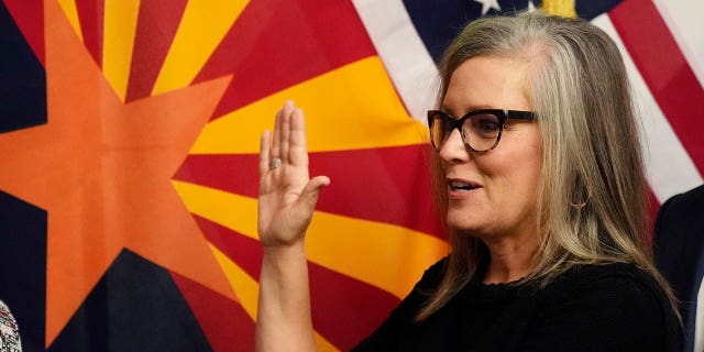 Democratic Katie Hobbs sworn in as AZ’s 24th governor | Fox News