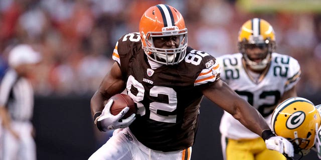 Cleveland Browns Benjamin Watson (82) in action vs Green Bay Packers during preseason game at Cleveland Browns Stadium. Cleveland.