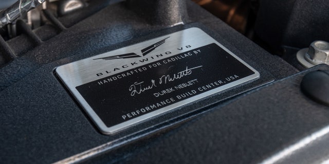 caddy-black-v8.jpg