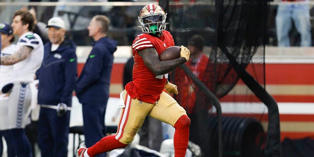San Francisco 49ers wide receiver Deebo Samuel (19) runs into the end zone for a touchdown during the second half of an NFL Wild Card game against the Seattle Seahawks in Santa Clara, Calif., on Saturday, May 14. January 2023. 