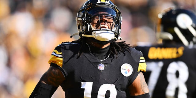 Steelers' Diontae Johnson celebrates a play against the Cleveland Browns on Jan. 8, 2023, in Pittsburgh. 