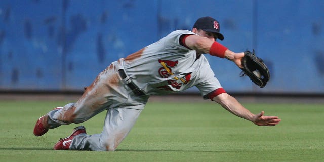 Jim Edmonds of the St. Louis Cardinals makes a diving catch against the Atlanta Braves at Turner Field July 19, 2007, in Atlanta.