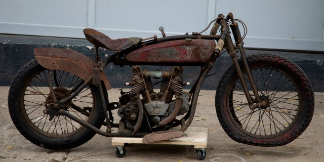 Wolfe a déclaré que ce coureur Excelsior Super X de 1928 avait été personnalisé par son propriétaire d'origine.