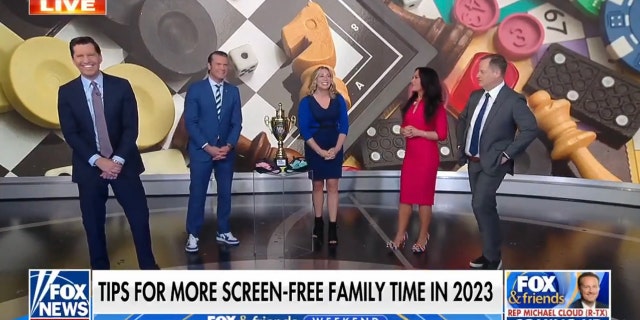 Lifestyle expert Amanda Mushro of Maryland said that reducing screen time is a "good resolution for people with kids, and even if you don't have kids."