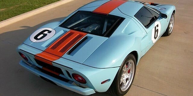 A rear presumption    of the 2006 Ford GT