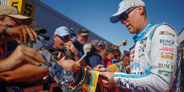 Kevin Harvick signs autographs for NASCAR fans on the red carpet prior to the NASCAR Cup Series Championship at Phoenix Raceway Nov. 6, 2022, in Avondale, Ariz.