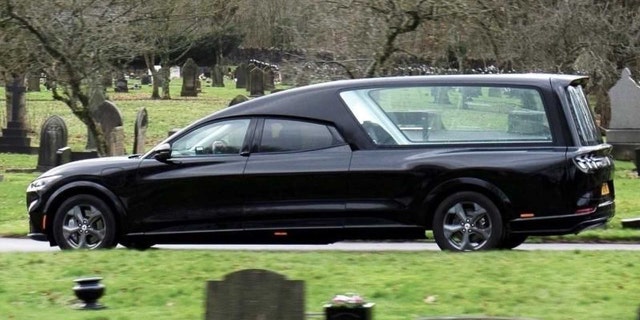 Colman Milne heeft van de Ford Mustang Mach-E een lijkwagen gemaakt.