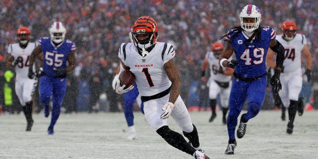 Ja'Marr Chase of the Cincinnati Bengals runs the ball for a touchdown against the Buffalo Bills during the AFC Divisional Playoff game at Highmark Stadium on January 22, 2023 in Orchard Park, New York.