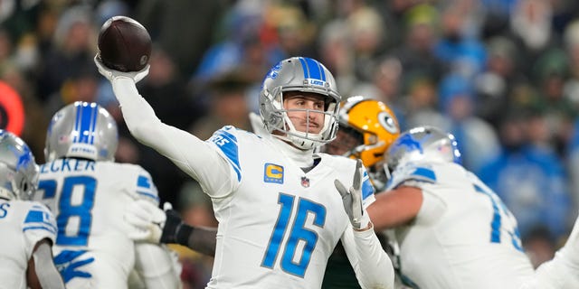 Jared Goff #16 of the Detroit Lions throws a pass during the second quarter against the Green Bay Packers at Lambeau Field on January 8, 2023 in Green Bay, Wisconsin.