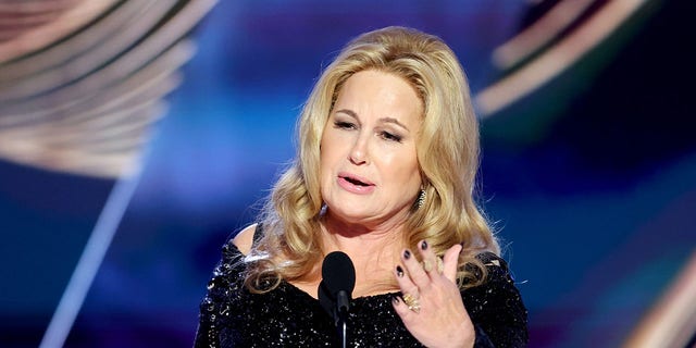 Jennifer Coolidge accepts her award for best actress. 