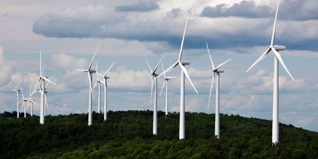 Maine regulators have given approval to a new wind power project.