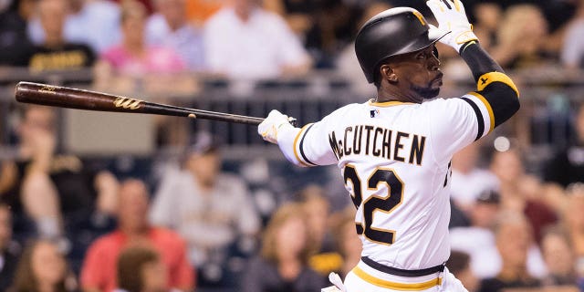 Andrew McCutchen van de Pittsburgh Pirates in actie tijdens een wedstrijd tegen de St. Louis Cardinals in PNC Park op 7 september 2016 in Pittsburgh.