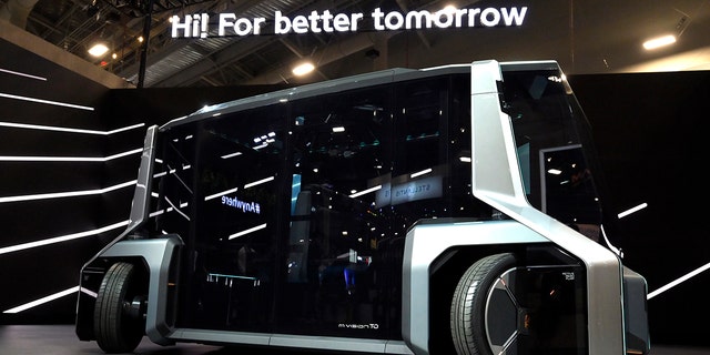 Hyundai Mobis M Vision To is a concept bus equipped with the e-Corner system.