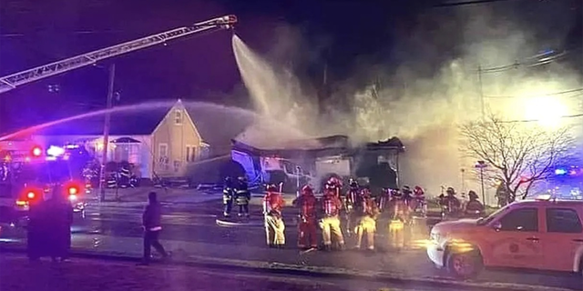 Het huis ging na de explosie volledig in vlammen op.