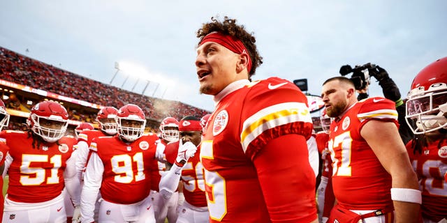 Patrick Mahomes #15 of the Kansas City Chiefs leads a huddle before the AFC Championship NFL football game between the Kansas City Chiefs and the Cincinnati Bengals at GEHA Field at Arrowhead Stadium on January 29, 2023 in Kansas City, Missouri.