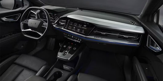 De Q4 Sportback e-tron Interieur ass ähnlech wéi déi aner Modeller vun der Mark.