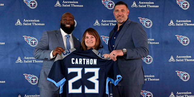 New Tennessee Titans NFL football team general manager Ran Carthon, left, poses with owner Amy Adams Strunk, and head coach Mike Vrabel after a news conference Friday, Jan. 20, 2023, in Nashville, Tenn. 