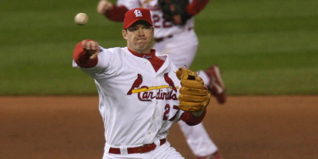 Scott Rolen de los Cardenales de St. Louis impulsa primero en el Juego 4 de la Serie Mundial 2006 el 26 de octubre de 2006 en el Busch Stadium en St. Louis, Missouri.  Los Cardenales vencieron 5-4 a los Tigres  