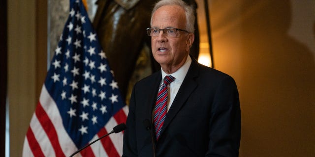 Taruhan lain yang keluar dari Capitol Hill adalah antara Senator Chris Coons, D-Del., dan Jerry Moran, R-Ks., dengan masing-masing menawarkan kreasi kuliner negara bagian mereka sebagai penebusan dosa karena kalah taruhan.
