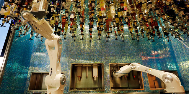 TikTok content creator Uptin said that the bar charged him an automatic 10% service charge for his drink in Las Vegas.