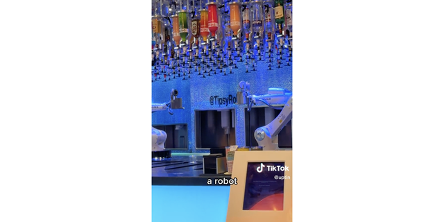 Las Vegas robot bar, viral TikTok at odds over ‘automatic tips,’ ‘frustrating’ attempts to ‘get attention'