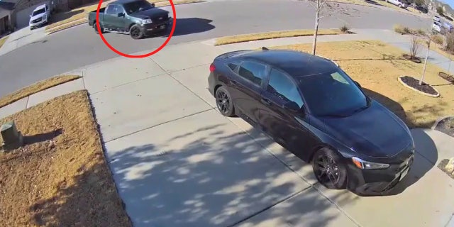 Image of the truck that porch pirate use to steal Michael Peach's package off his Austin, Texas front porch.