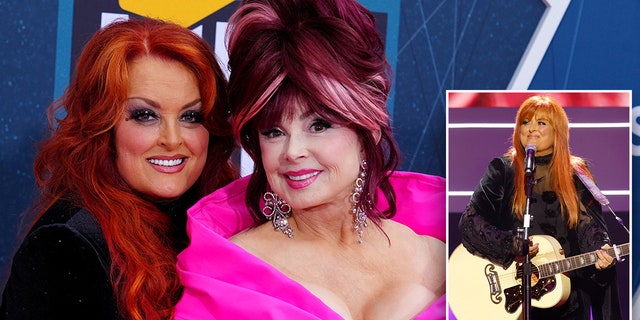 Winona Judd recalled Naomi Judd looking uneasy during their last performance together.