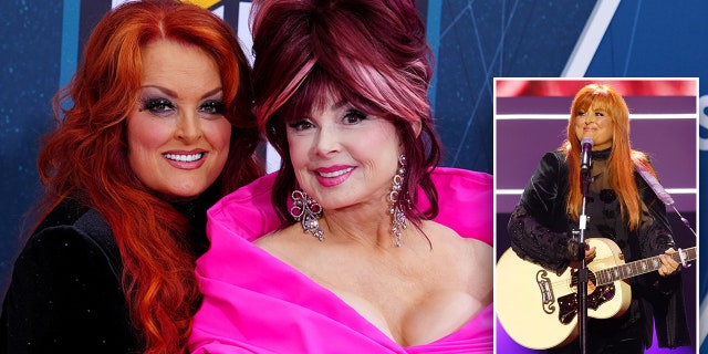Winona Judd recalled Naomi Judd looking uneasy during their last performance together.