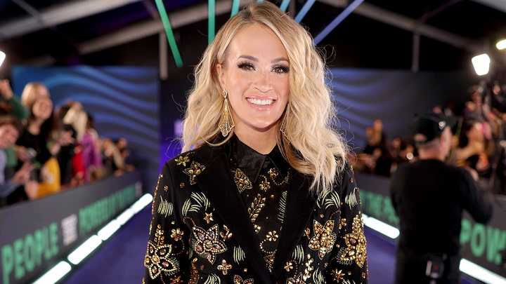 ‘American Idol’ judge Lionel Richie gives advice to Carrie Underwood 