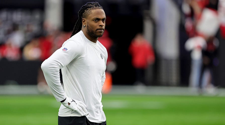 Las Vegas Raiders' Davante Adams Charged With Misdemeanor Assault for  Pushing Man After Game - WSJ