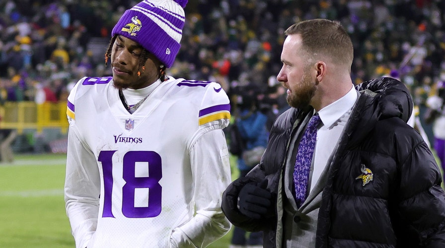 Vikings' Justin Jefferson hits ref in back with helmet as frustrations boil  over