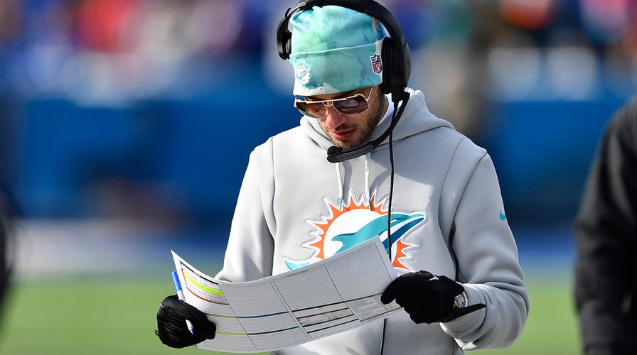 Dolphins' Mike McDaniel: 'Miscommunication' led to crucial delay