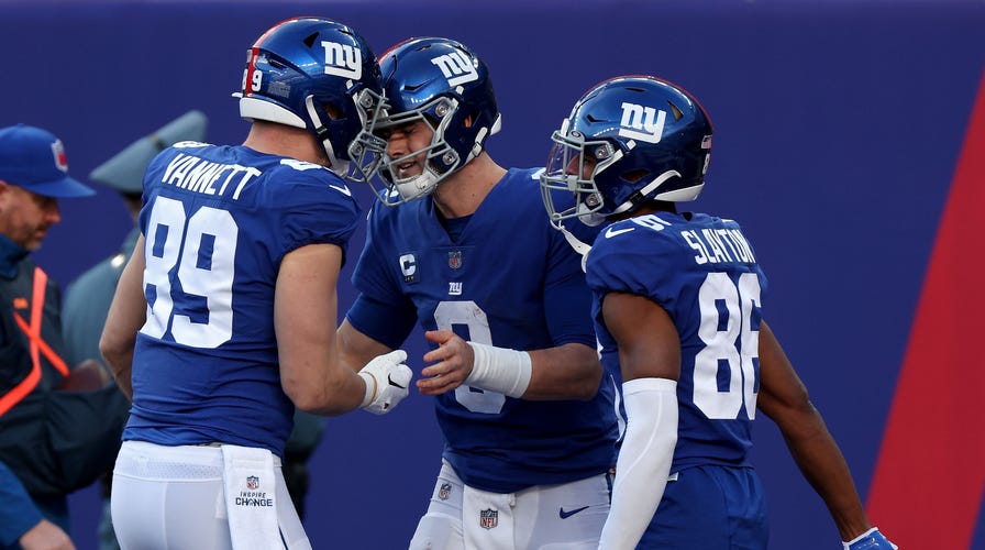 Giants clinch first playoff berth since 2016; thrash Colts 38-10