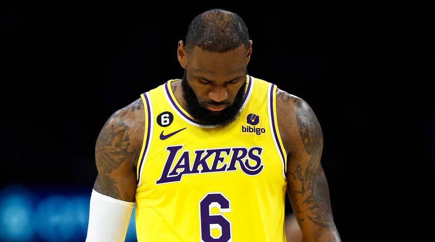 LeBron James looks fed up on Lakers' bench after dropping 46