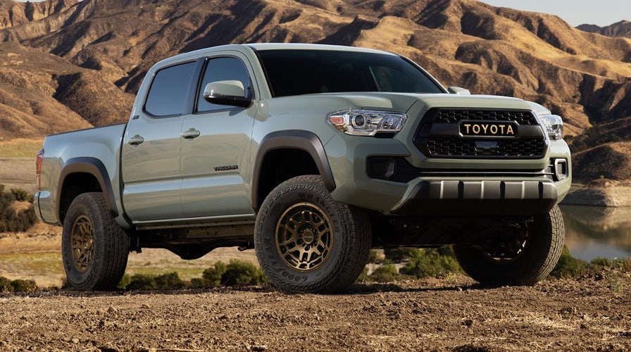 The Toyota Tacoma trounced the midsize truck competition in 2022 2 tacoma
