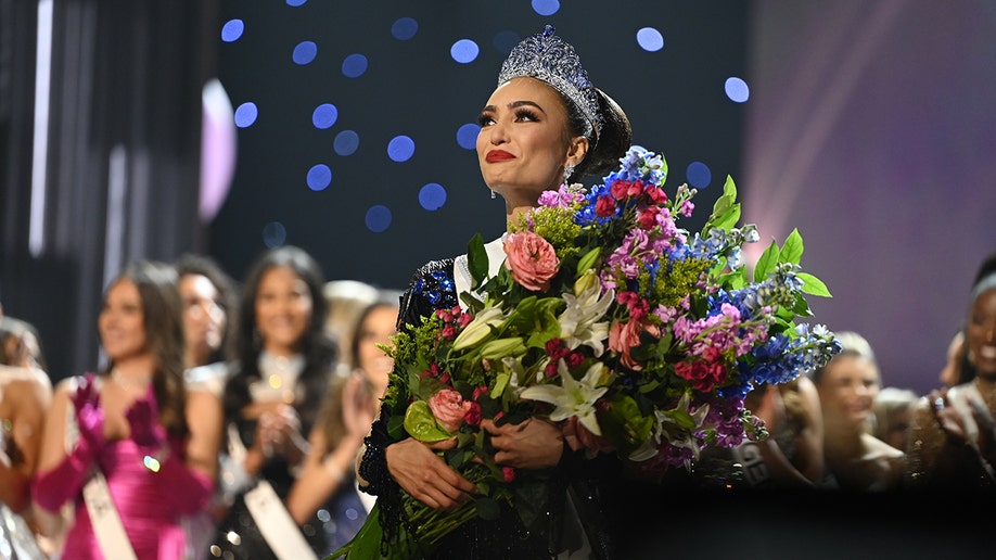 R’Bonney Gabriel, Miss Universe USA 2022 is crowned Miss Universe