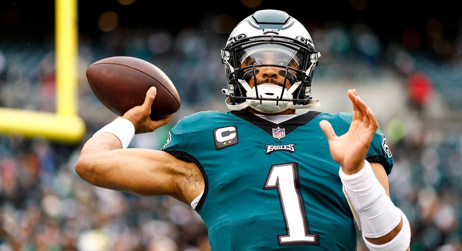 Jalen Hurts warms up before the NFC title game