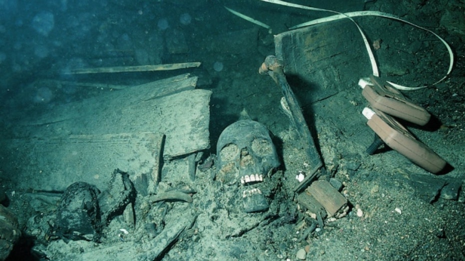 titanic underwater skeletons