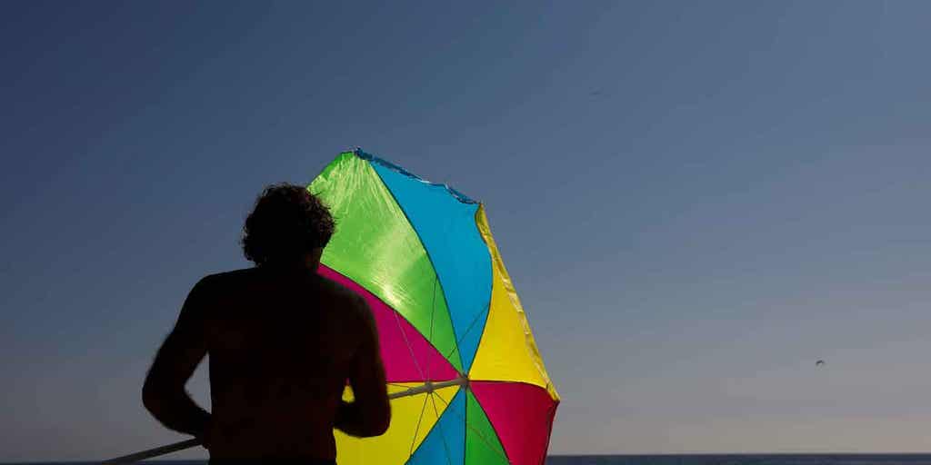 California city council considering balloon ban to protect Laguna Beach coast - Vimarsana News