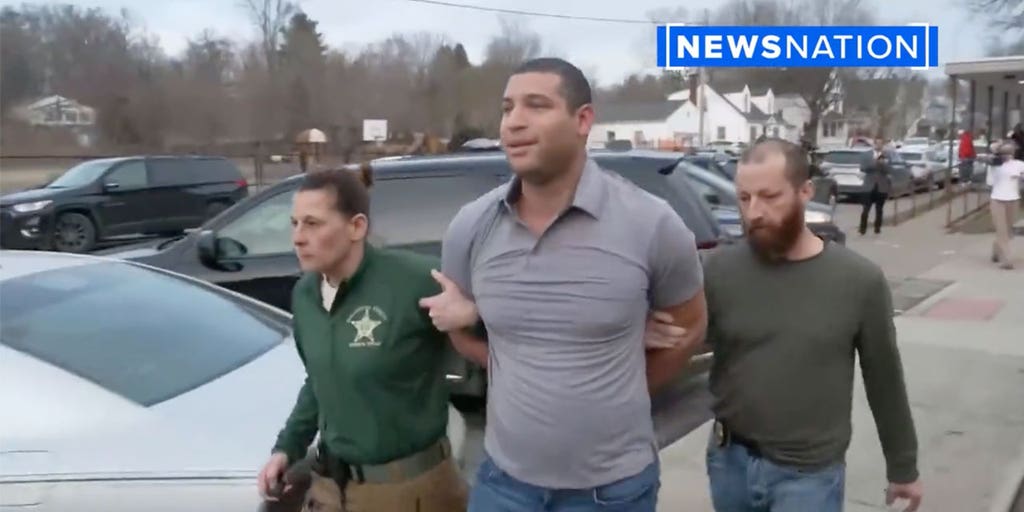 East Palestine police defend arrest of NewsNation correspondent covering Ohio train derailment presser - Vimarsana News