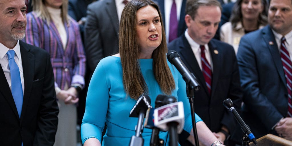 Gov. Sanders claps back at Arkansas school district over teachers filling out white privilege survey - Vimarsana News